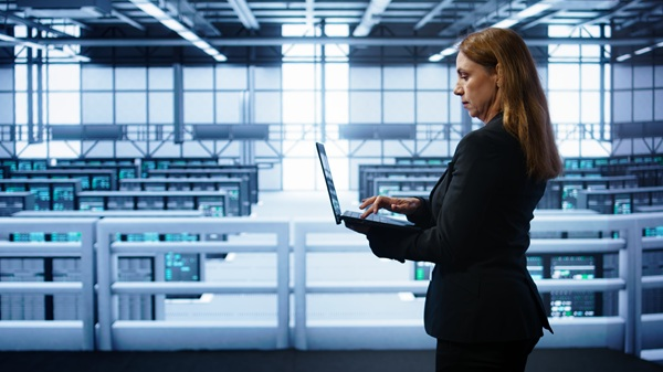 図：直感的なクラウド運用エクスペリエンス（シンプル、セルフサービス、自動化）